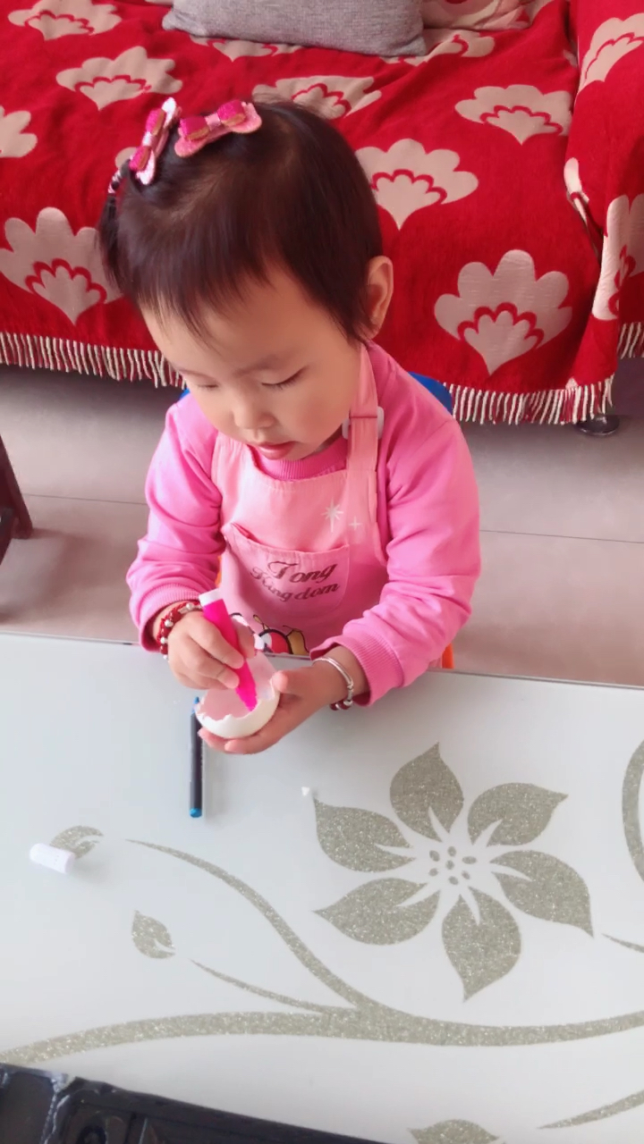 非要在鹅蛋壳画画,