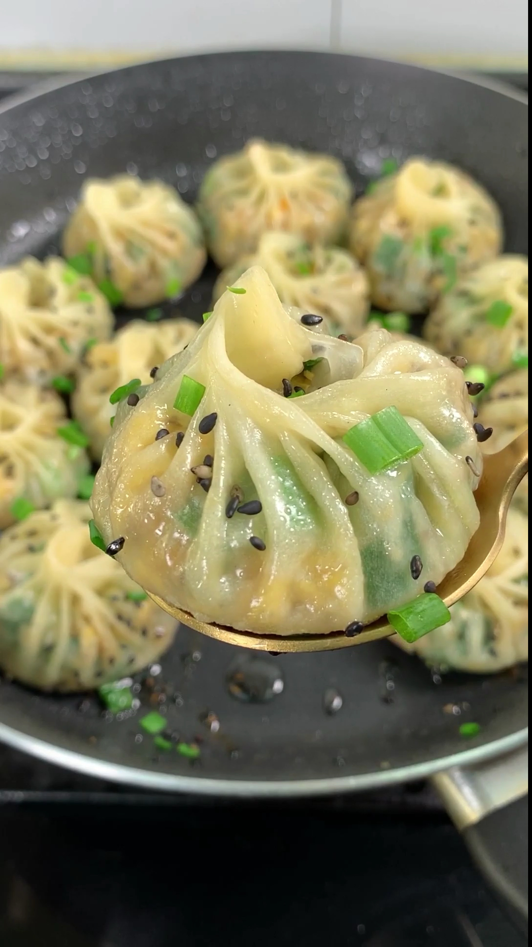 不要和面,用饺子皮做包子
