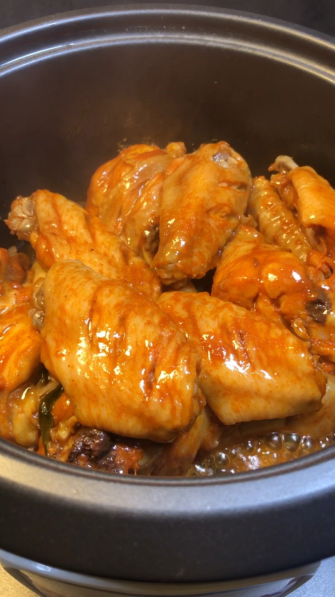 只需一个电饭煲,鸡腿、鸡翅这样做,好吃到流泪!