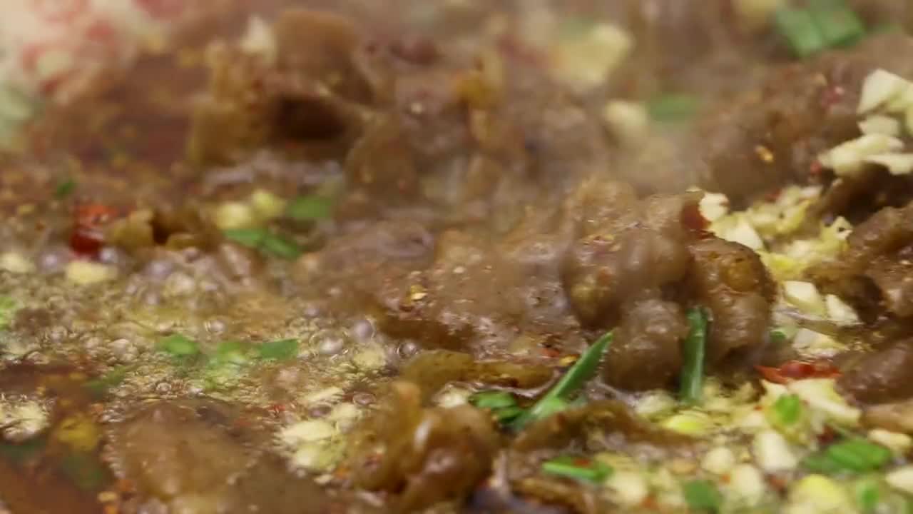 60块钱切了一兜羊肉卷,大冬做“水煮羊肉”,麻辣鲜香,真下饭