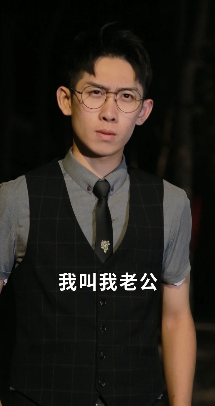 #全民正能量#美女借小伙手机打电话,却做出如此举动,让人防不胜防!