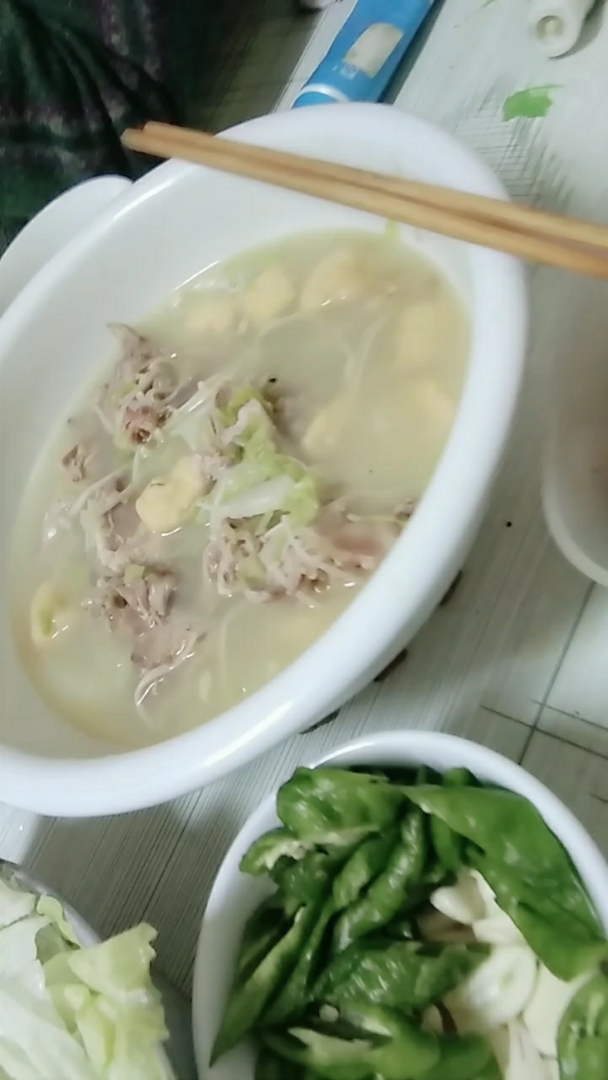 烤鸭两吃,鸭架汤需要大白菜。最好再喝上二两!