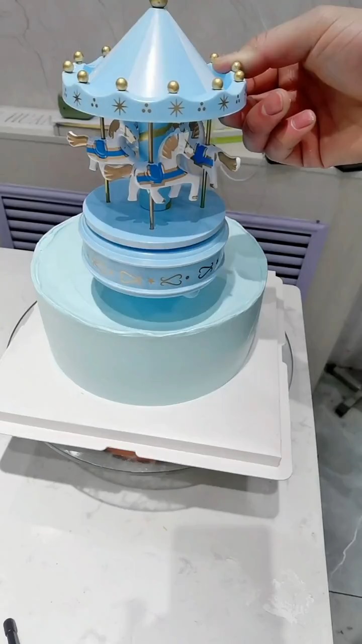 #每天一点冷知识#大家念念不忘的旋转木马蛋糕教程来啦,你学废了吗? #支持传播正能量 #创