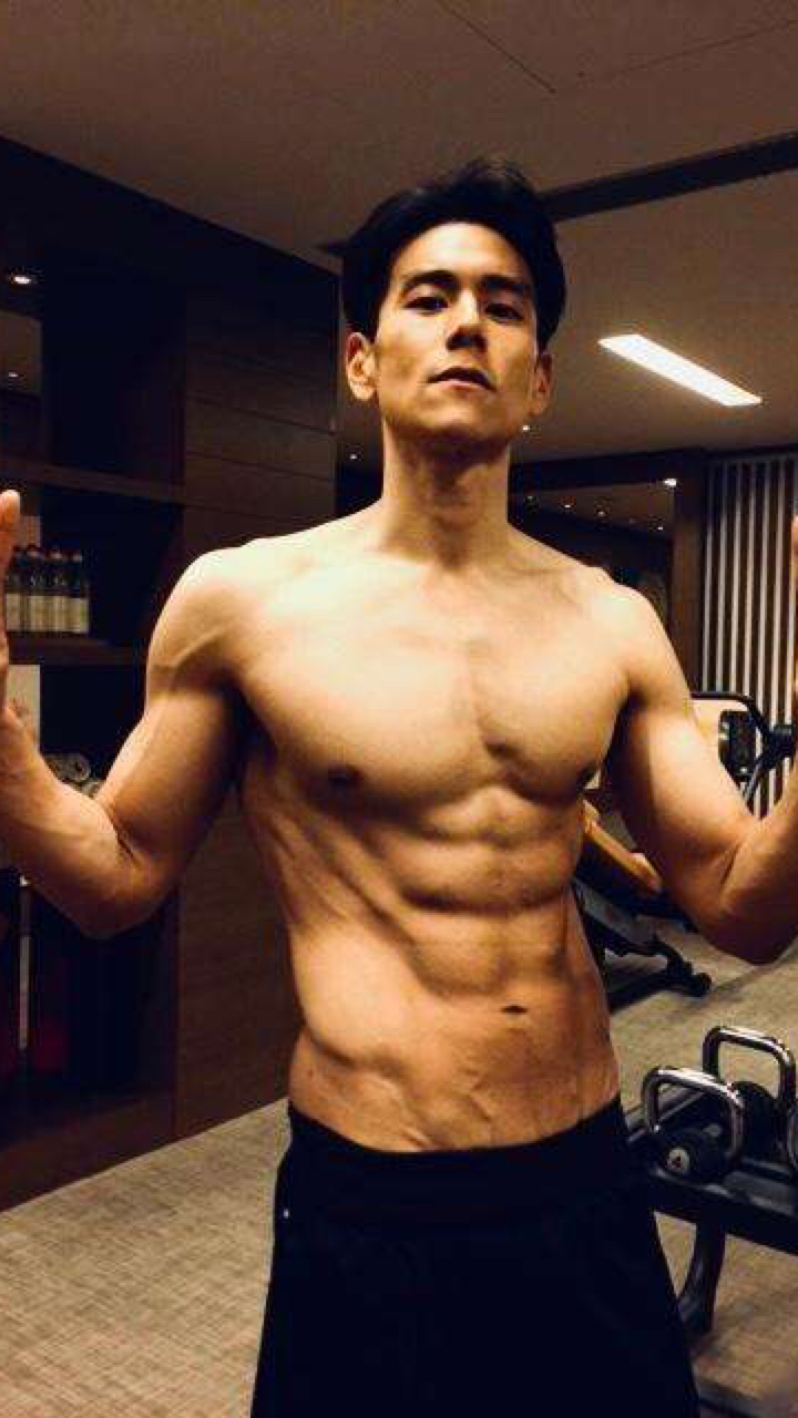 #好看的眼睛#这个肌肉男是彭于晏吗?感觉有点不像了啊