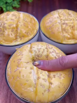  三个鸡蛋一碗面,教你用小碗做蒸面包