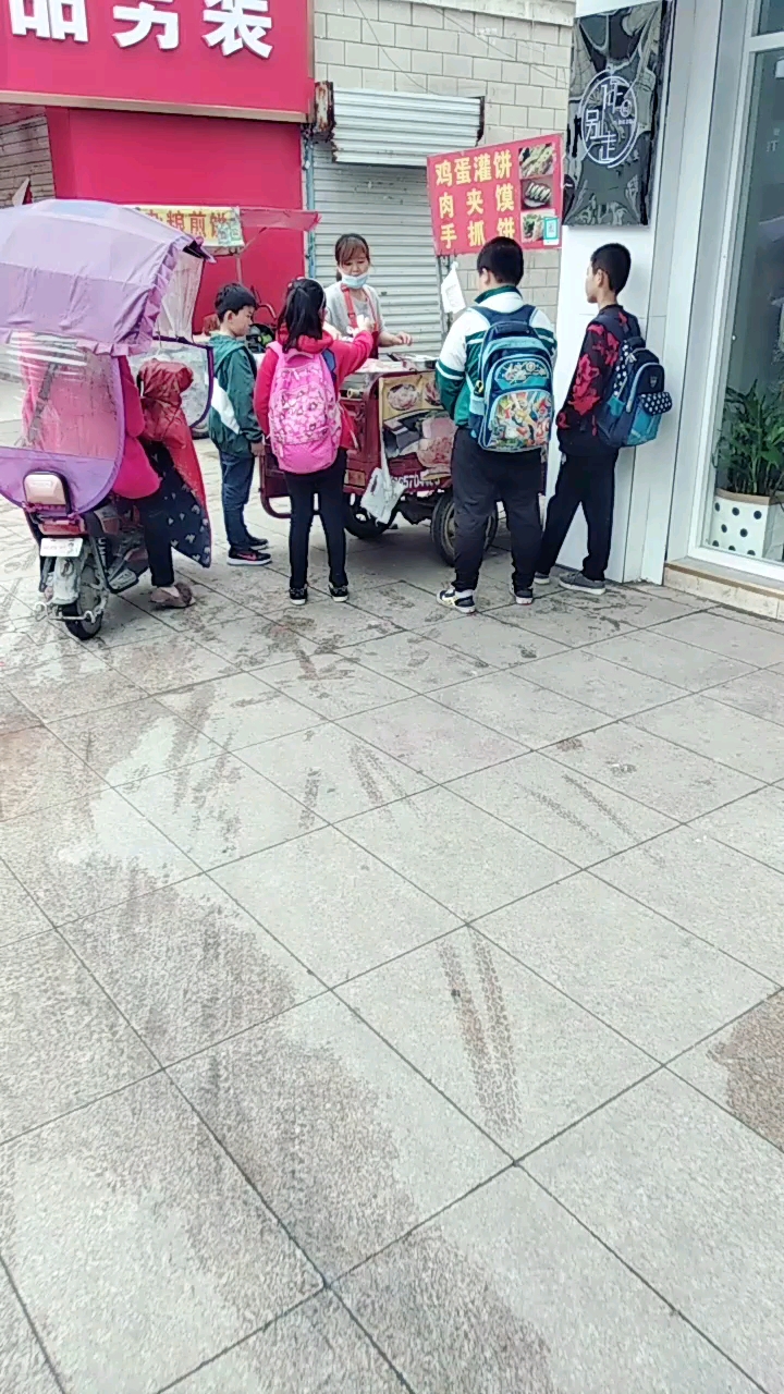 孩子们的早餐 
