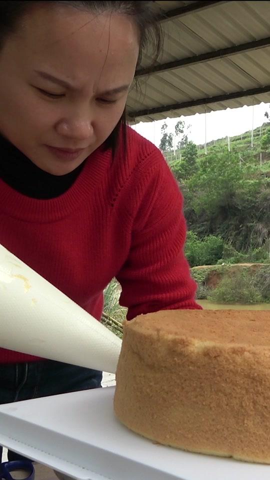 侄子三人过生日,9妹第一次做三层水果蛋糕,把满满祝福送他们!