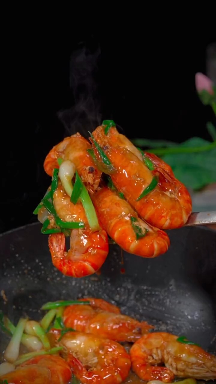 #美食#这个葱段炒大头虾大家一定收藏好,真的好吃到舔手指