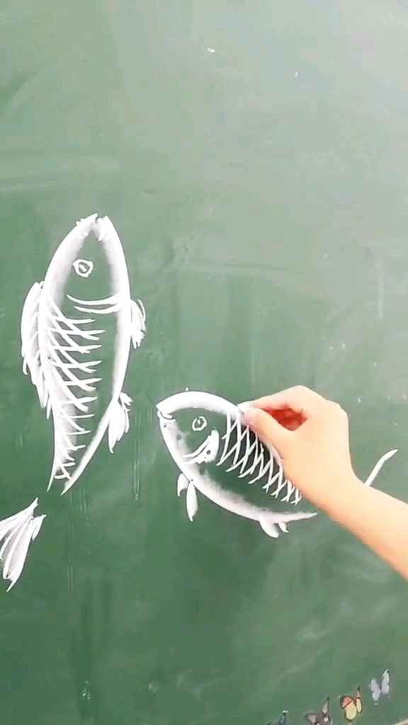 鱼的简笔画法