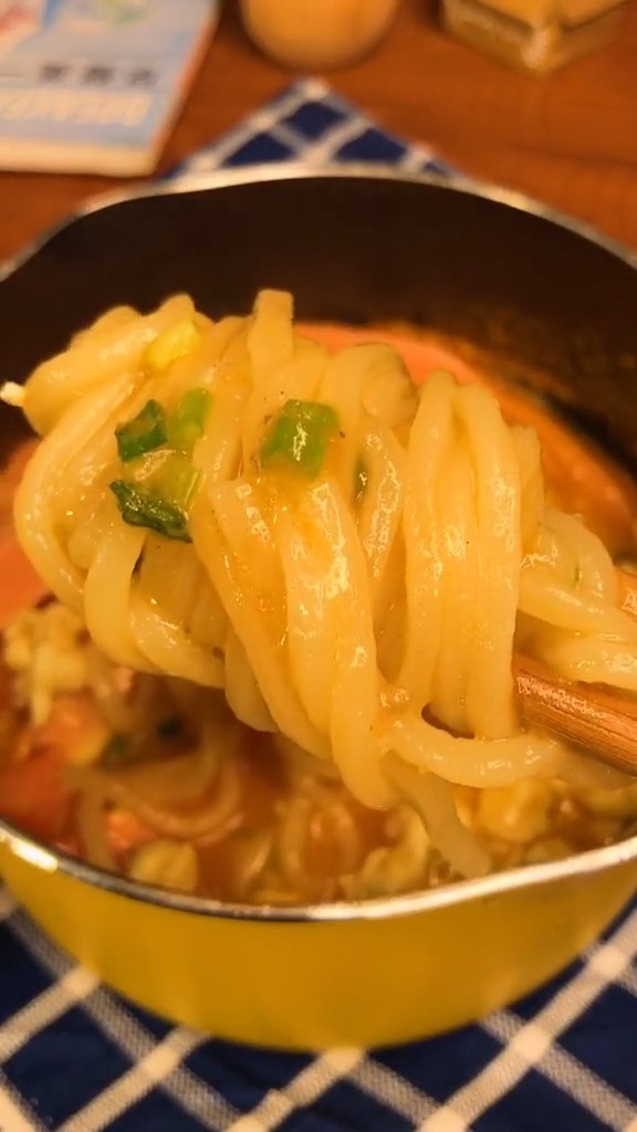 #今天吃什么#鸡蛋火腿面,家常的食材,不一样的做法