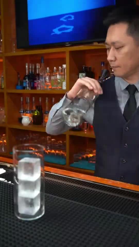 经典鸡尾酒:哈维撞墙,据说喝了会撞墙哦!