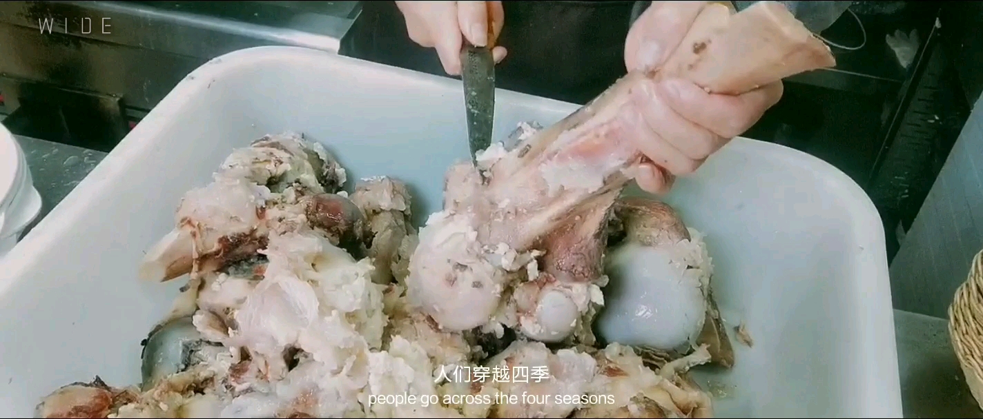 正宗的牛肉汤,就是从原材料中提取其精华
