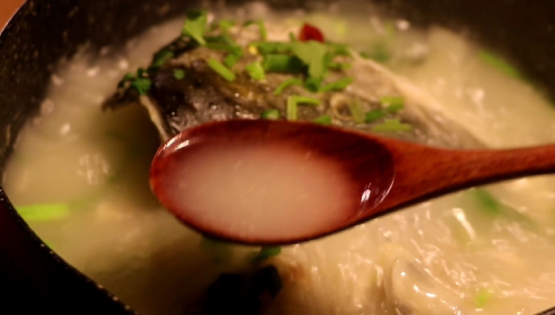 #爱美食爱生活#三文鱼鱼头汤,鲜到哭