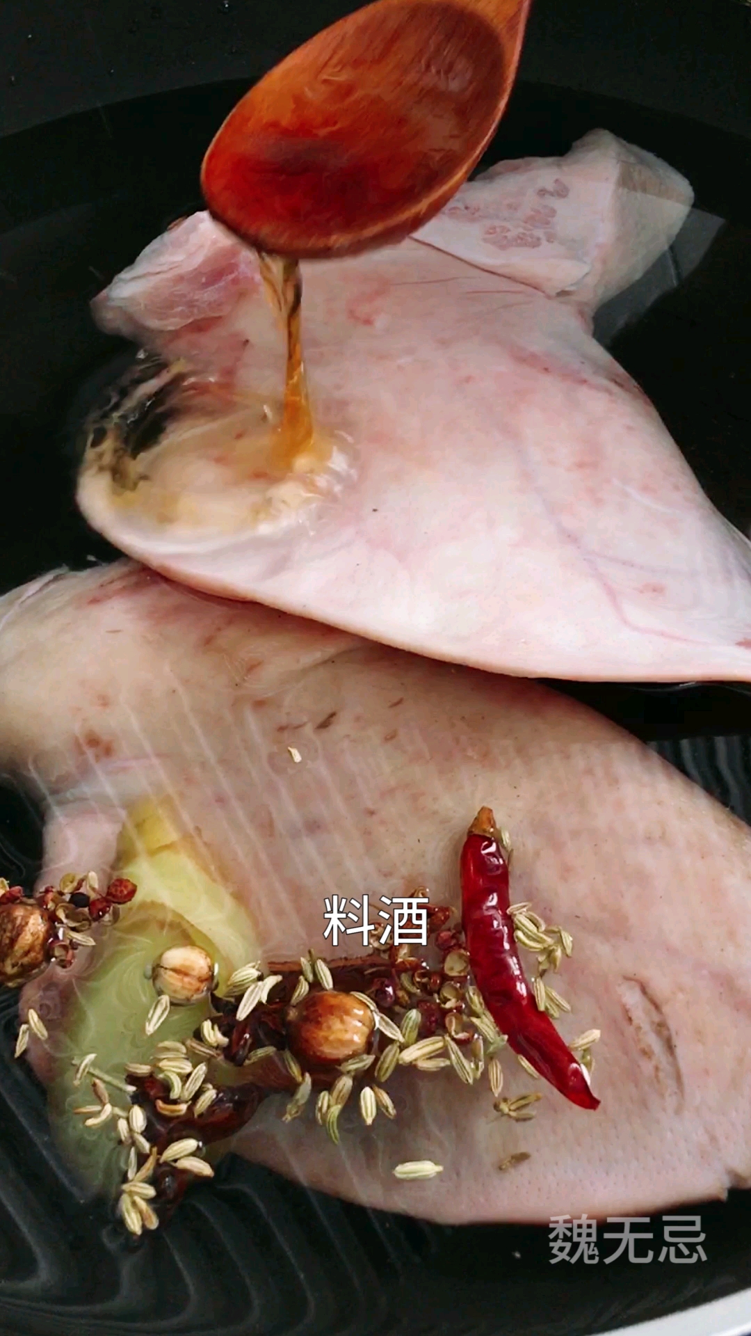 来一盘Q弹软糯的青椒炒猪耳,好吃又美白!