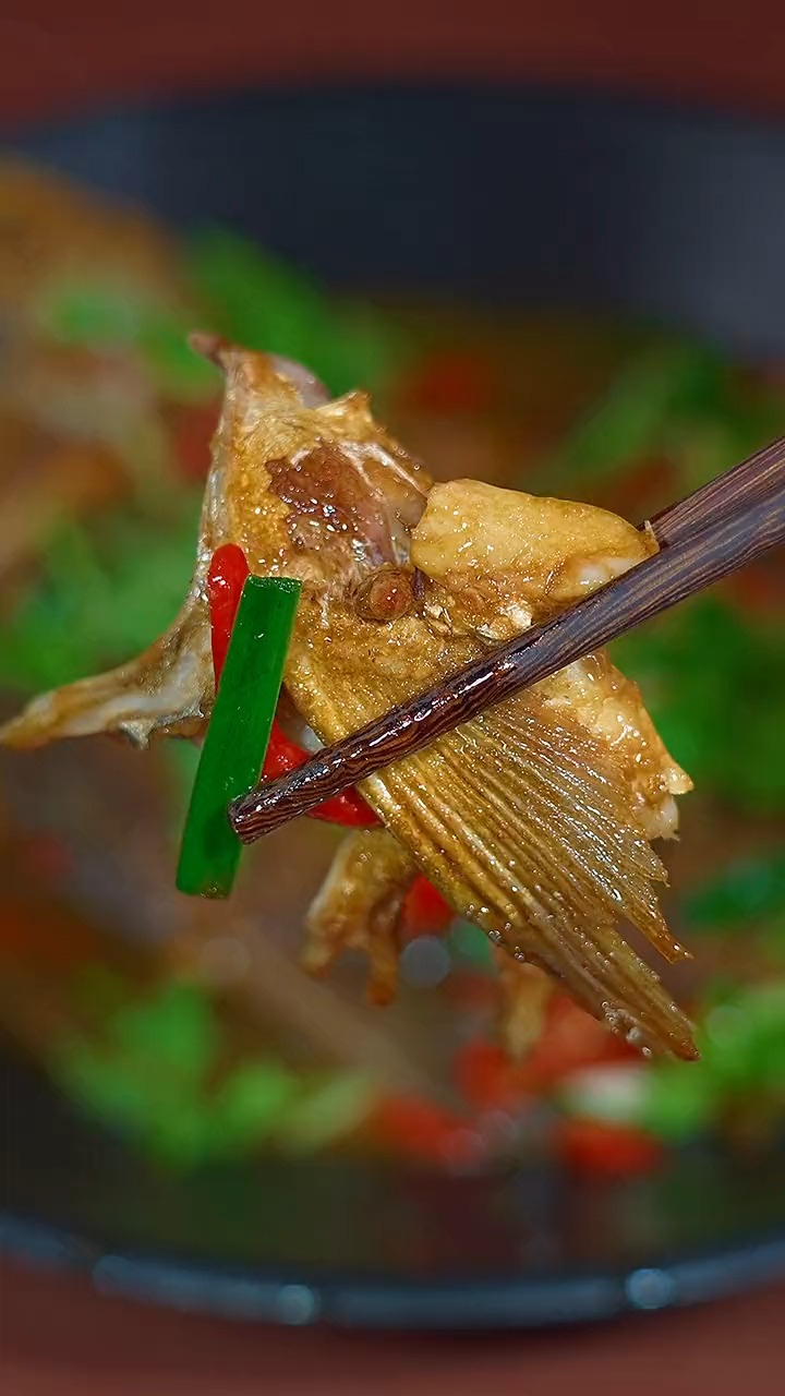 #美食#红烧鳊鱼像我这样做,香辣下饭,做法还非常简单#红烧鱼#红烧鳊鱼豆腐#家常菜