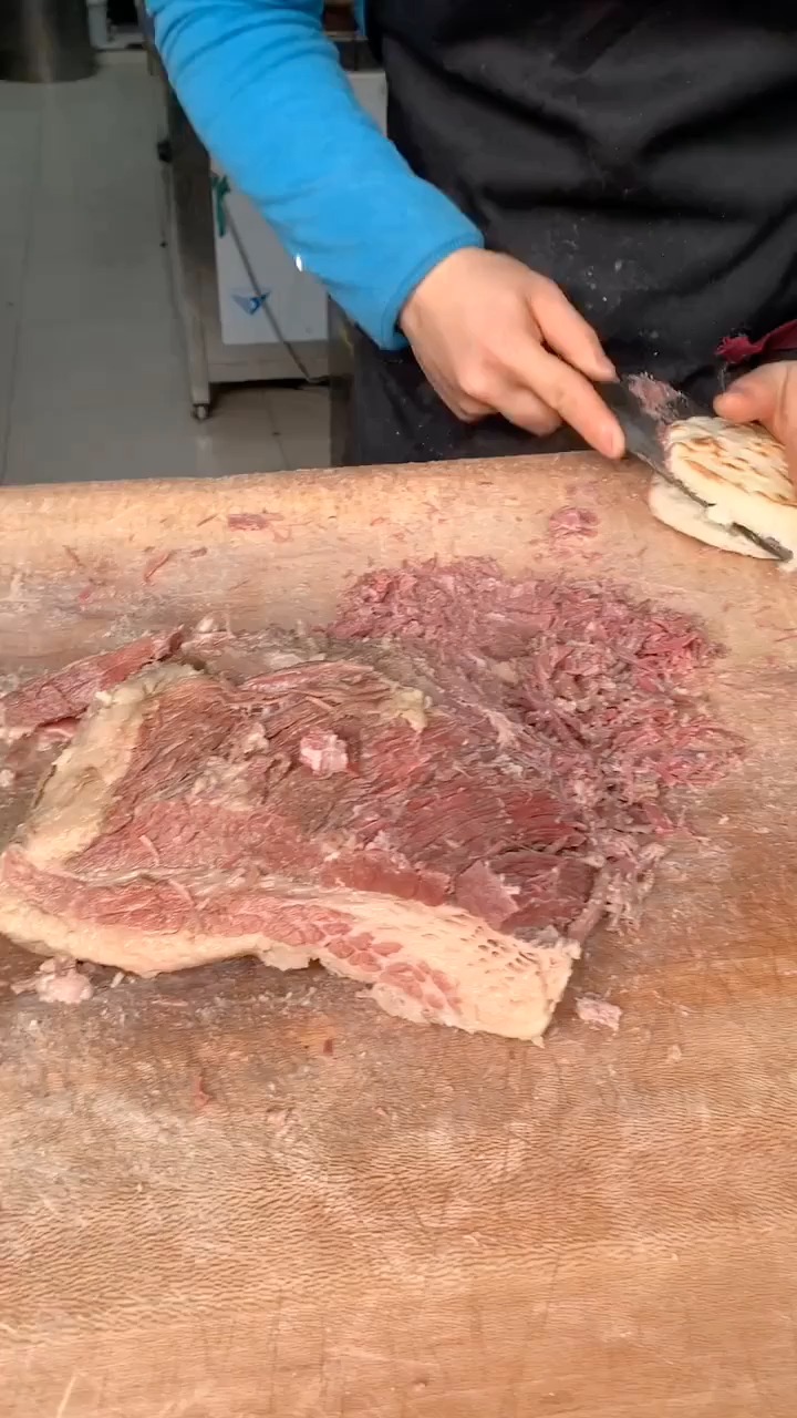 十四块钱一个的腊牛肉夹馍