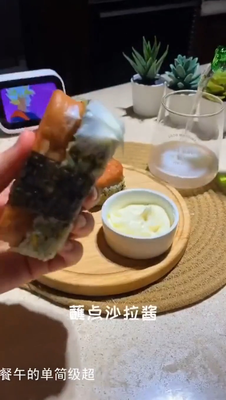 超级简单的午餐肉饭团来喽没有模具的宝宝看过来