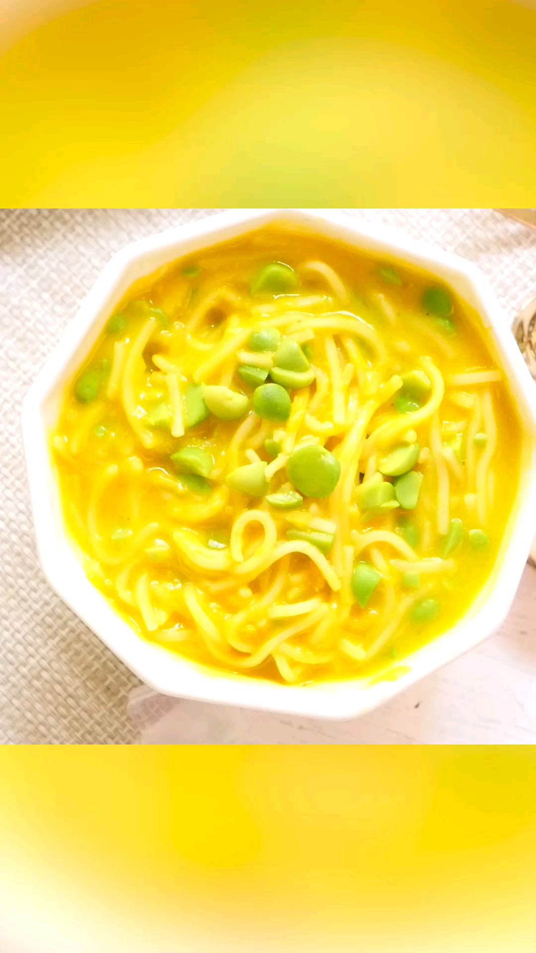 #家有萌娃#别再给宝宝吃单调的主食啦!这么做好吃到爆,宝宝每次都清盘吃光光的南瓜酱面条  