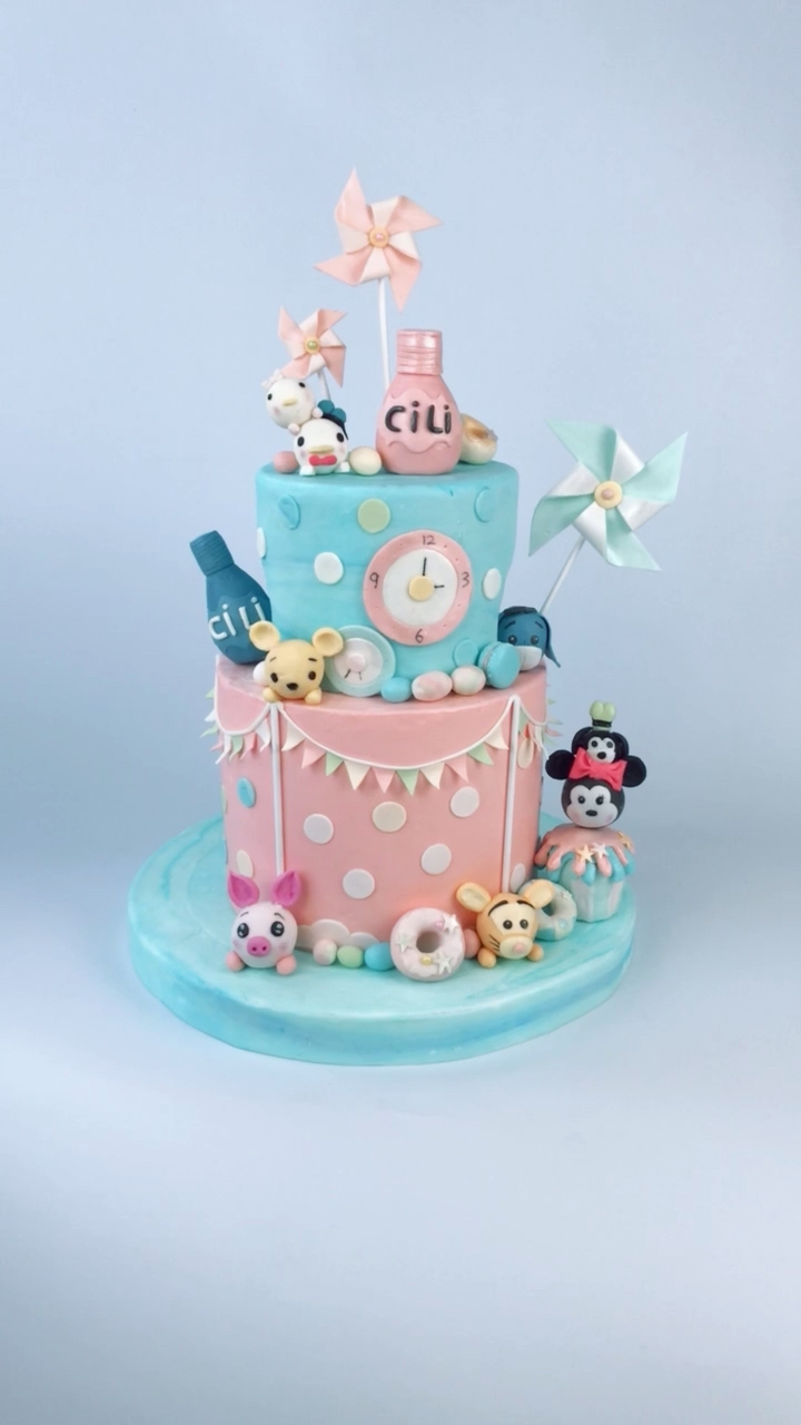 #全民独门绝技咖#手工捏塑巧克力卡通人偶蛋糕，全部手工巧克力捏塑，口感软糯，零基础学生实际