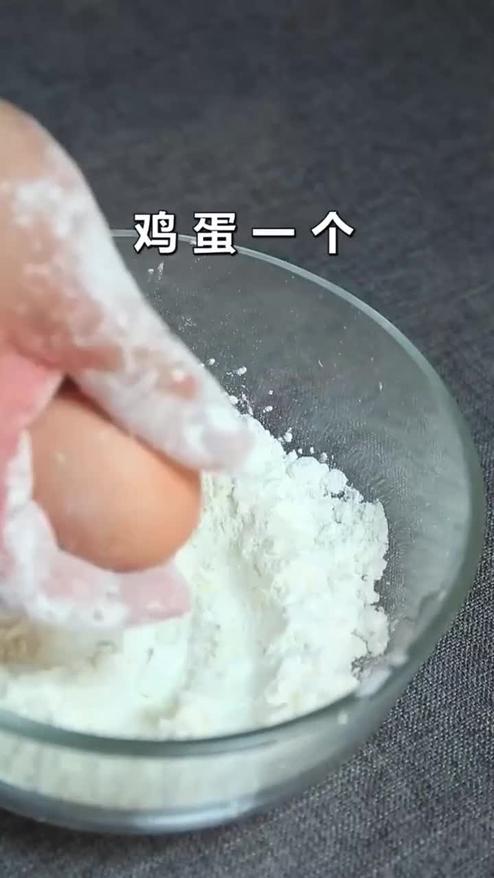 银丝南瓜这样很好吃的哦,做法也是简单的,是一道饭后甜品的美食
