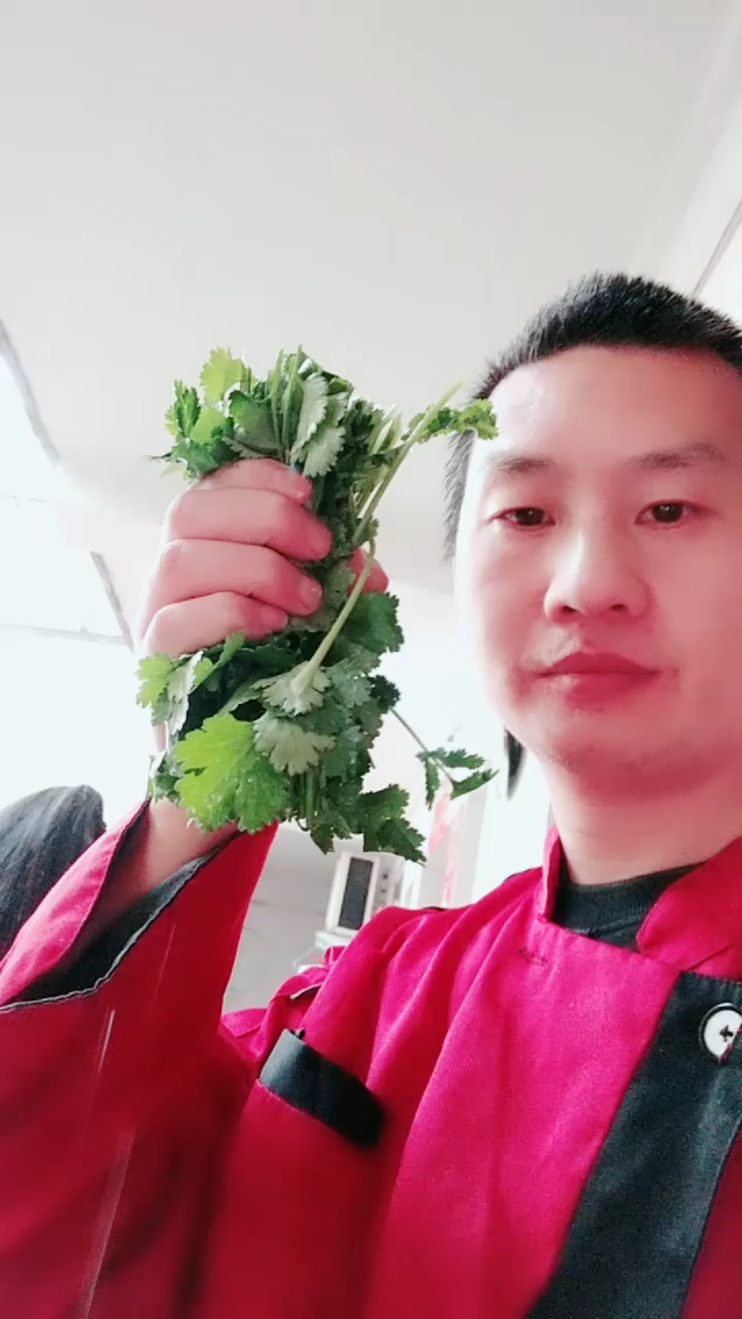 切香菜做鸡蛋汤用