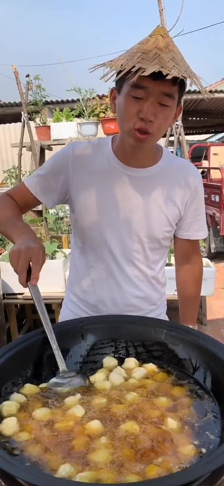 教大家墨鱼丸的做法,在家没事就做吧