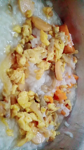 地瓜稀饭,配火腿肠榨菜煎蛋,简单,营养,健康,美味,实惠,不一定要山珍海味