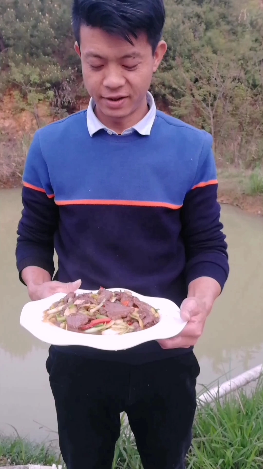 #带上全民去旅行#美食教程,野山椒炒牛肉