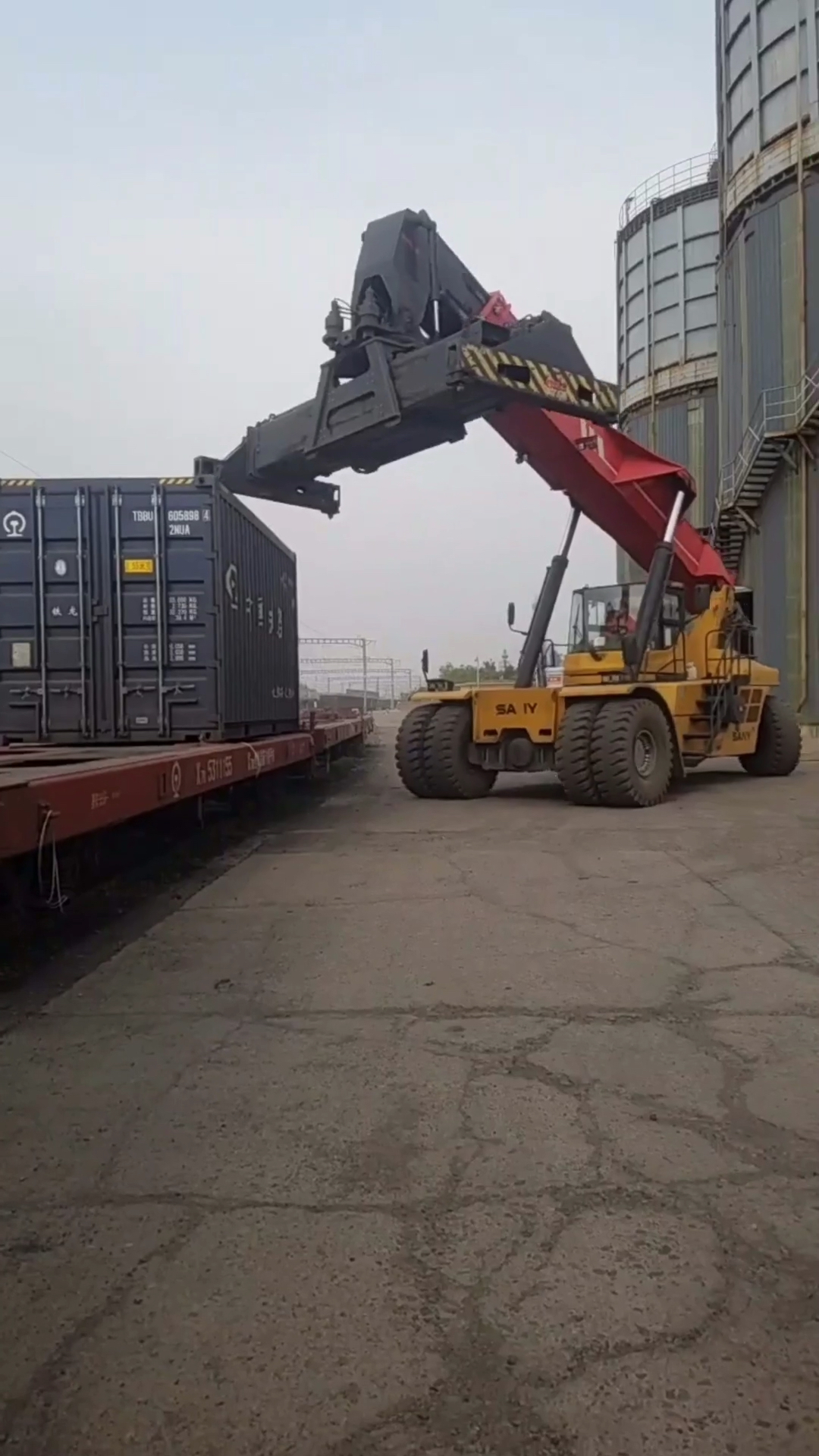 这个设计可能参考了灯笼鱼