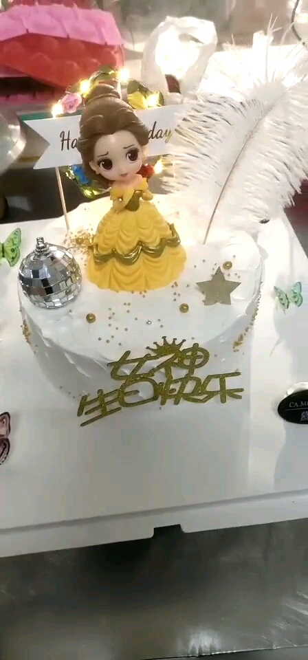 今天小妹生日!女王蛋糕