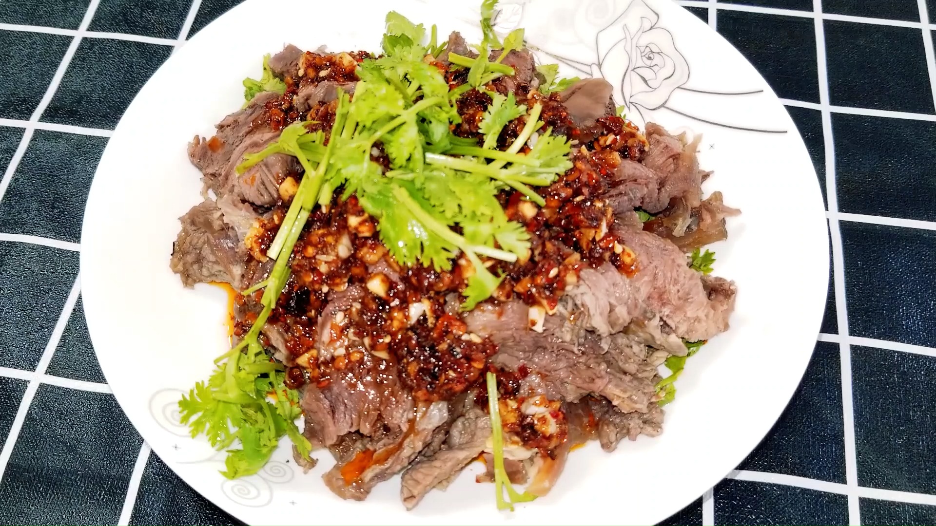 #美食#凉拌牛腱肉,麻辣鲜香,肉质紧实,有肉有筋,过年过节必备菜