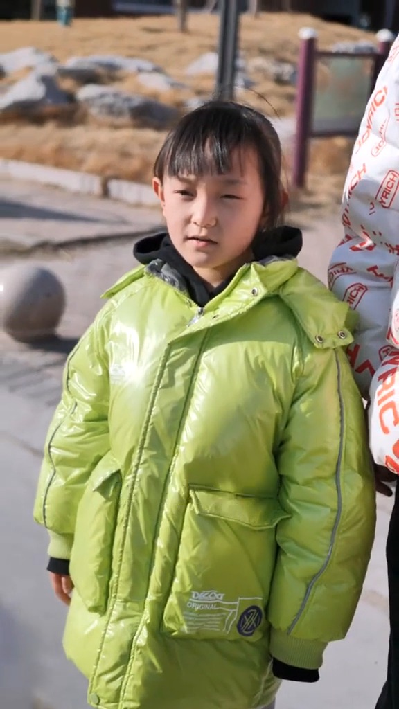 到底是“妈妈”,还是“保姆”呢?最后小熊里的照片又说明了什么,你们看