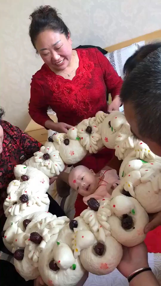 庆祝小侄女过满月