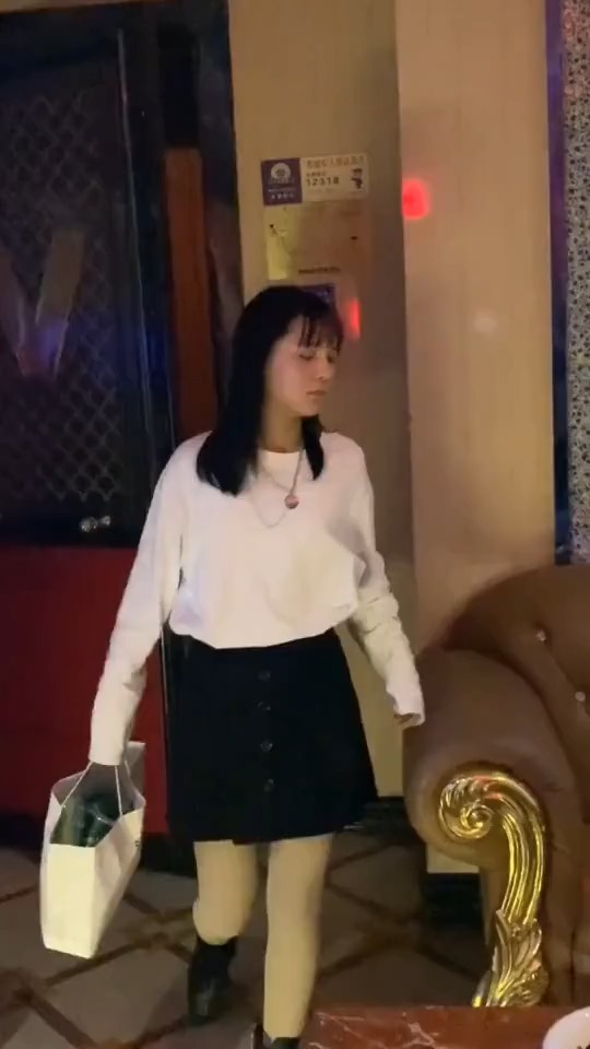 #搞笑段子剧#差点被KTV服务员发现