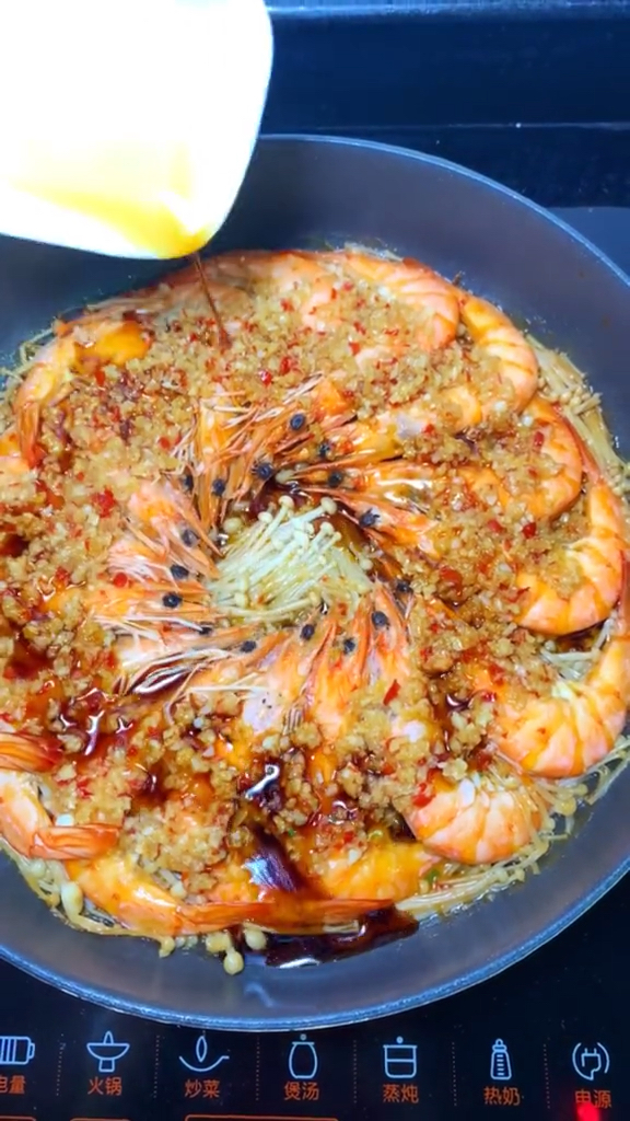 #食神大PK#蒜蓉大虾金针菇,在家自己做,!再不用出去吃了