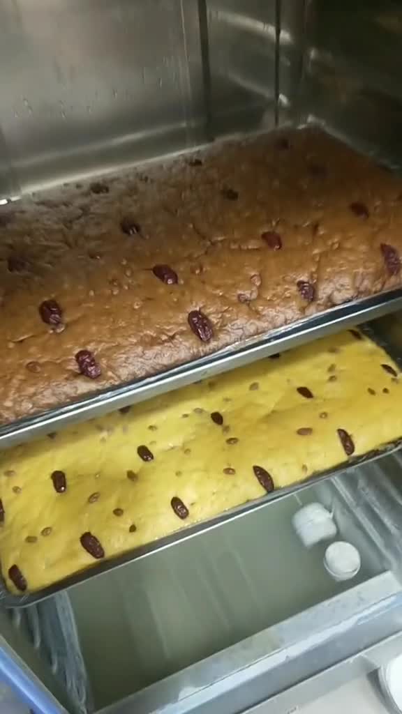 南瓜玉米发糕,配方,面粉3斤,白糖5两,鸡蛋5个,熟南瓜5两,水2.8斤,玉米面粉5两,喜