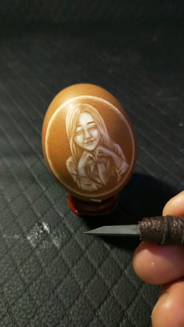 给鸡蛋上纹身