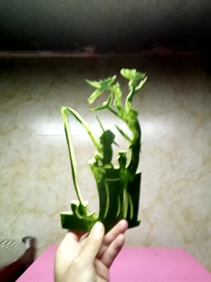 西瓜皮雕刻渔翁钓鱼