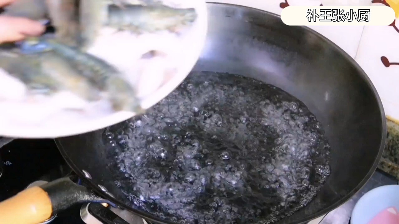 #美食#冬天来碗热乎乎的牛奶麻辣烫!搭配海鲜一锅熟,麻辣鲜香