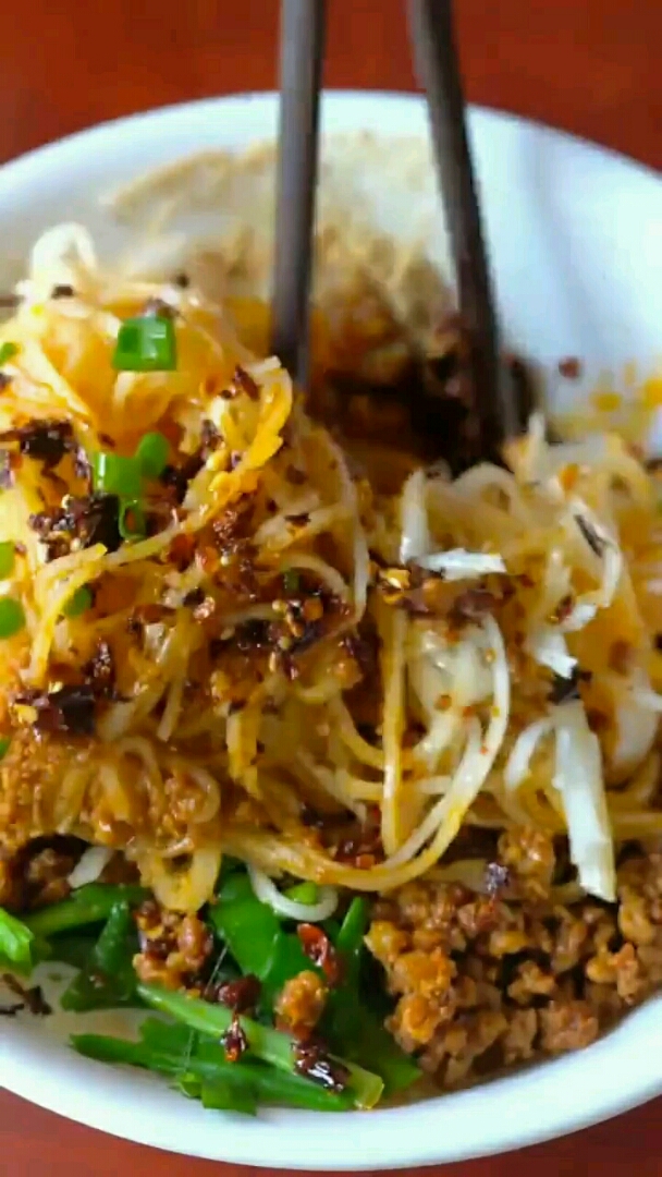 云南曲靖地道美食蒸饵丝,云南的朋友来点个赞吧