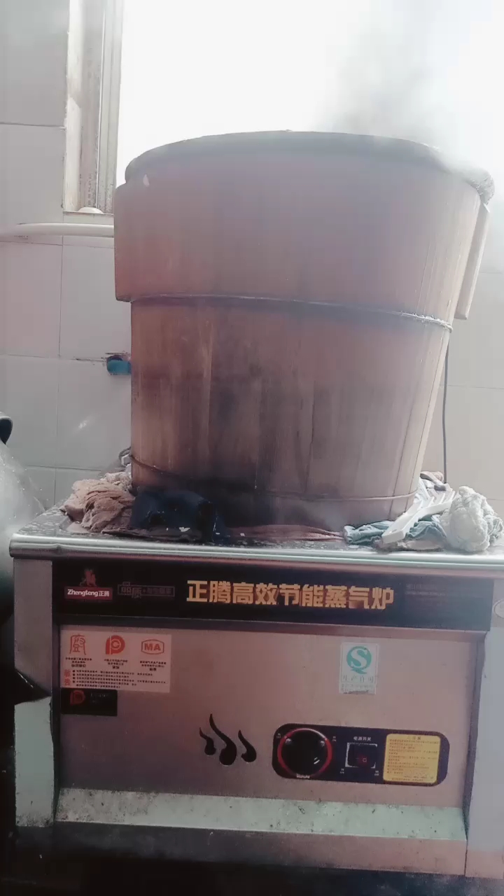 木桶蒸饭