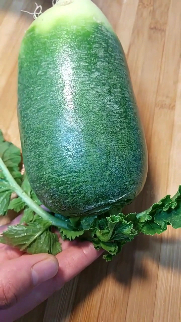 #食神大PK#青萝卜生吃有减肥功效噢!炸成丸子就更好吃了!