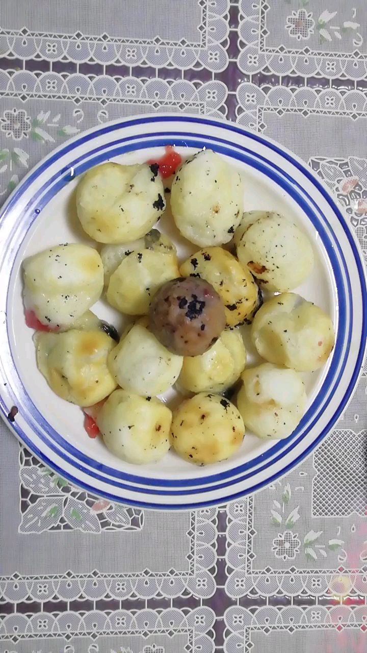 晚餐,,小饺子,炸元宵,苹果沙拉 