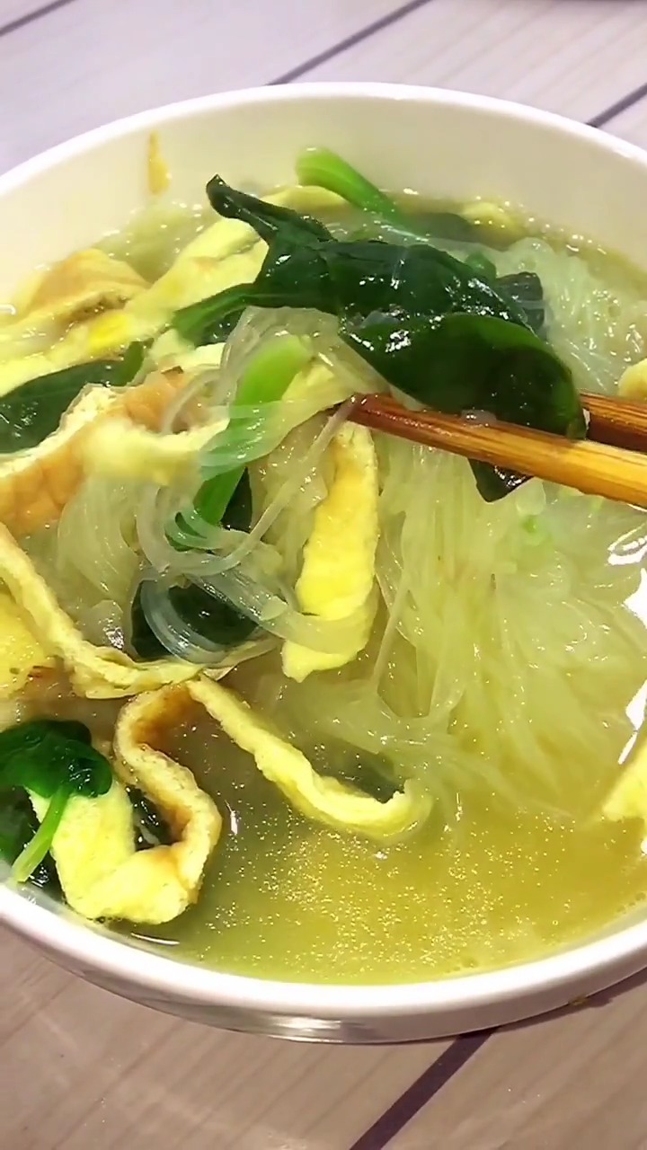 #美食#简单营养的家常菜——菠菜粉丝汤,热乎乎超好喝~