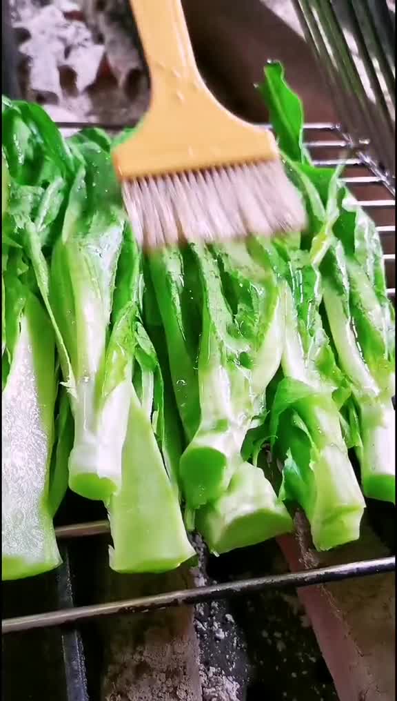 你吃过蒜蓉油麦菜你还吃过豆豉鲮鱼油麦菜但你没吃过烤油麦菜吃过的请举手