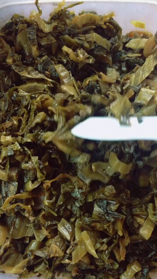 北方的酸菜是白菜做的,您知道南方的酸菜是用什么菜做的吗?