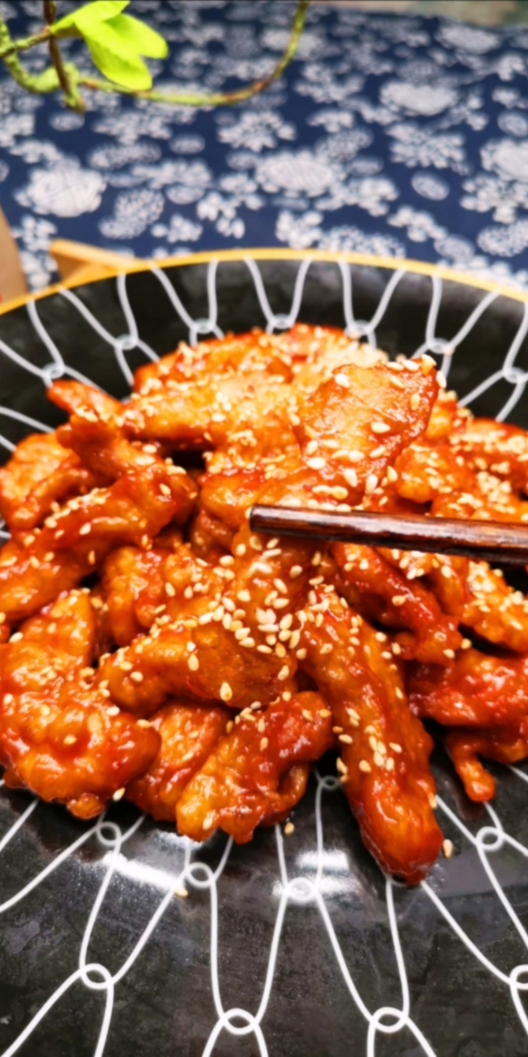 #过年你家吃什么#炸酥肉时,不少人第一步就错了,教你正确做法,年夜饭必备的硬菜