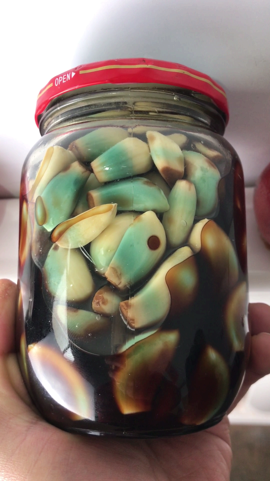#我的秘密食谱#腊八蒜这样腌,一天就变绿,香脆易储存!