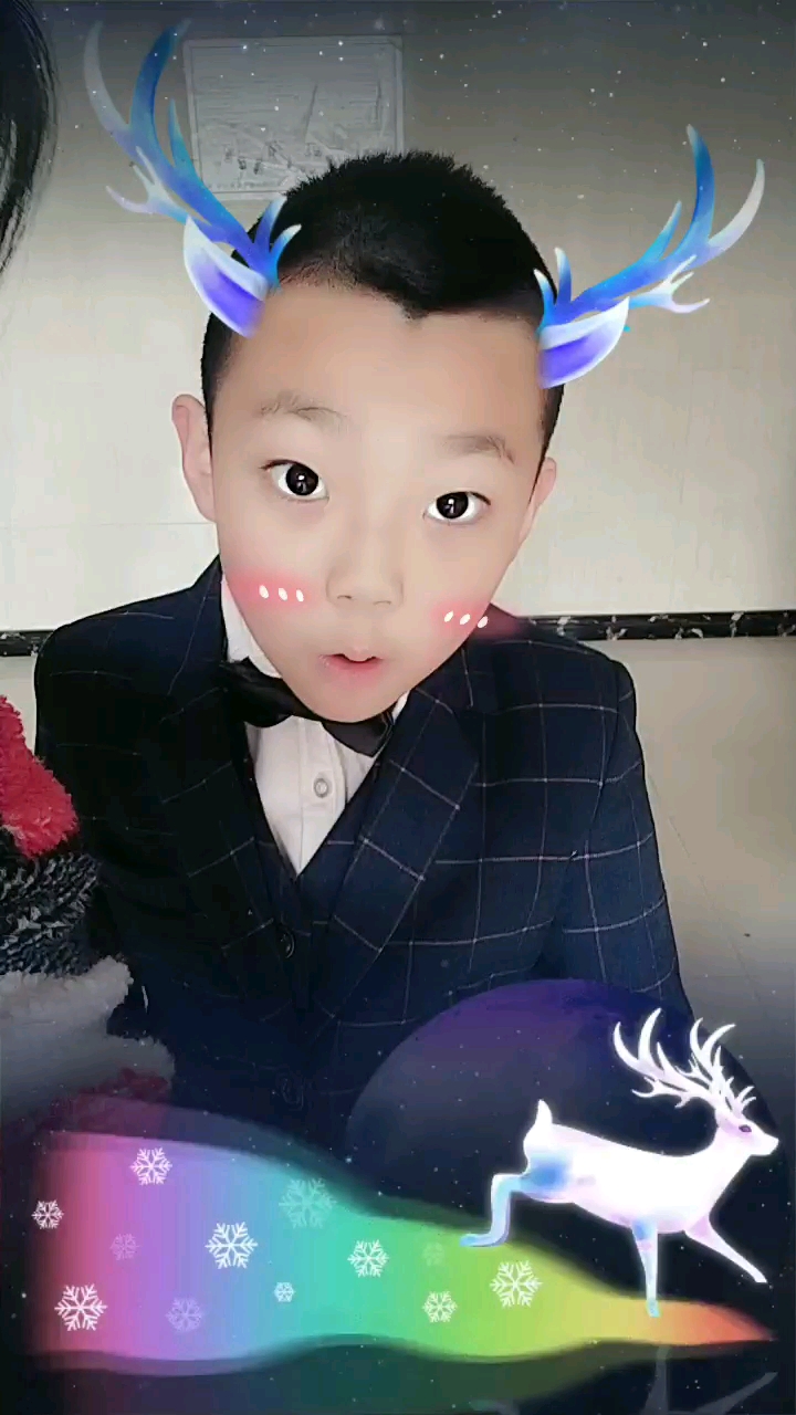 穿西服的小帅哥