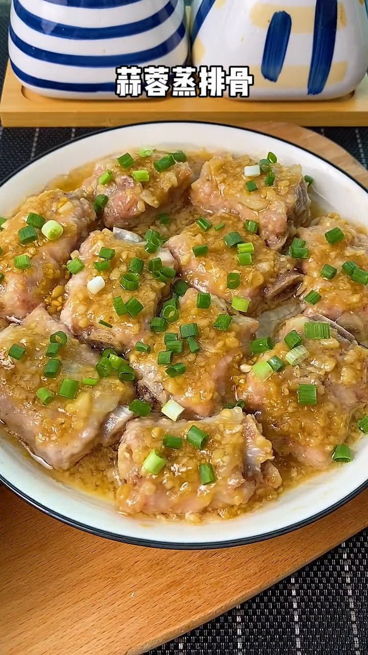这是广东人最爱吃的蒜蓉蒸排骨,做法简单又美味